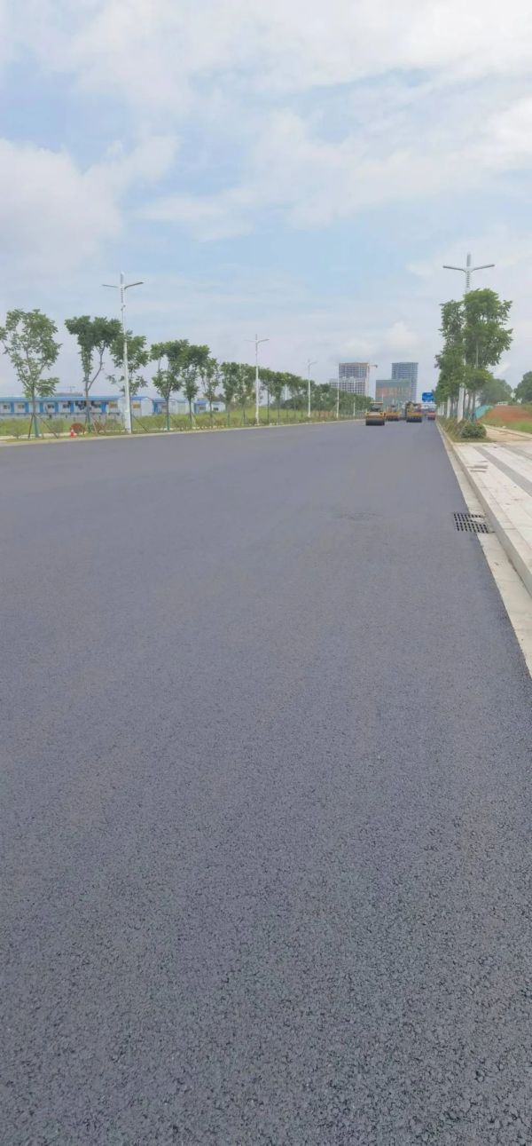 長沙太空金路橋材料有限公司,雙鋼輪壓路機,福格勒瀝青攤鋪機,AC系列,AF系列,SBS系列 長沙太空金路橋材料有限公司,雙鋼輪壓路機,福格勒瀝青攤鋪機,AC系列,AF系列,SBS系列