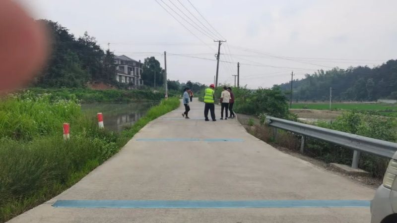 長沙太空金路橋材料有限公司,雙鋼輪壓路機,福格勒瀝青攤鋪機,AC系列,AF系列,SBS系列 長沙太空金路橋材料有限公司,雙鋼輪壓路機,福格勒瀝青攤鋪機,AC系列,AF系列,SBS系列